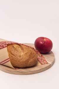 chlieb vo voskovanom obrúsku